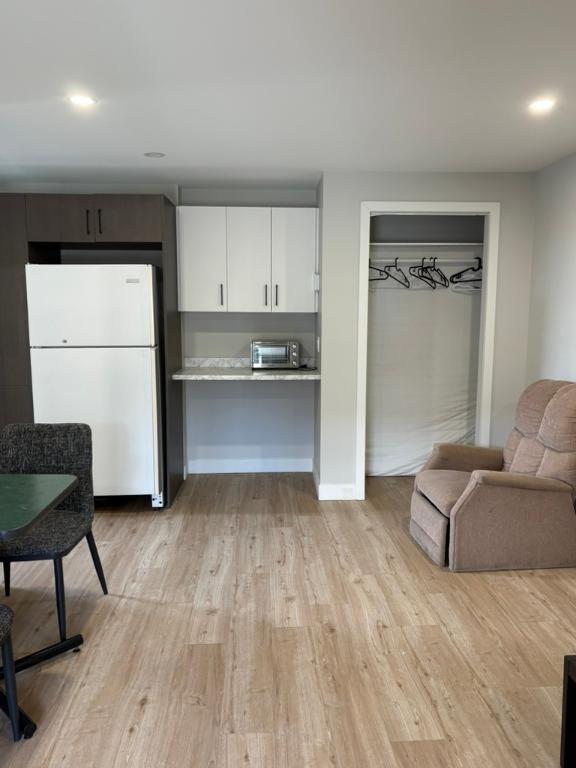 Logements 1 1/2 tout inclus | 3282625