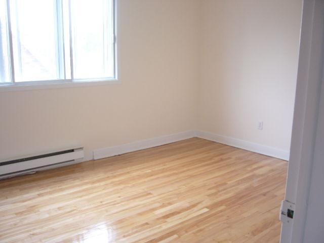 5 1/2 TRES GRAND, LIBRE 01 JUILLET | 3282715