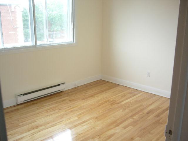 5 1/2 TRES GRAND, LIBRE 01 JUILLET | 3282715