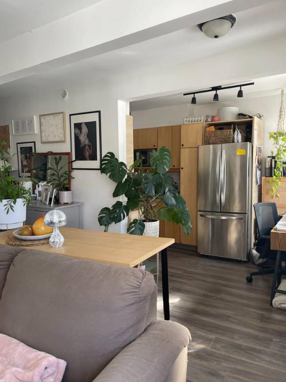3 ½ chaleureux au cœur du Vieux-Longueuil — Jardin partagé + stationnement disponible | 3282716