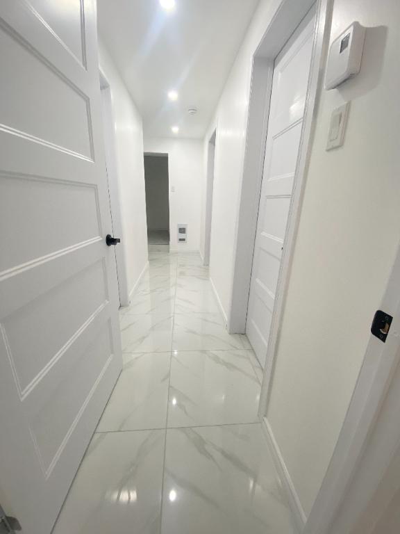 5 1/2 entièrement rénové à St-Léonard Semi sous-sol de triplex | 3281005