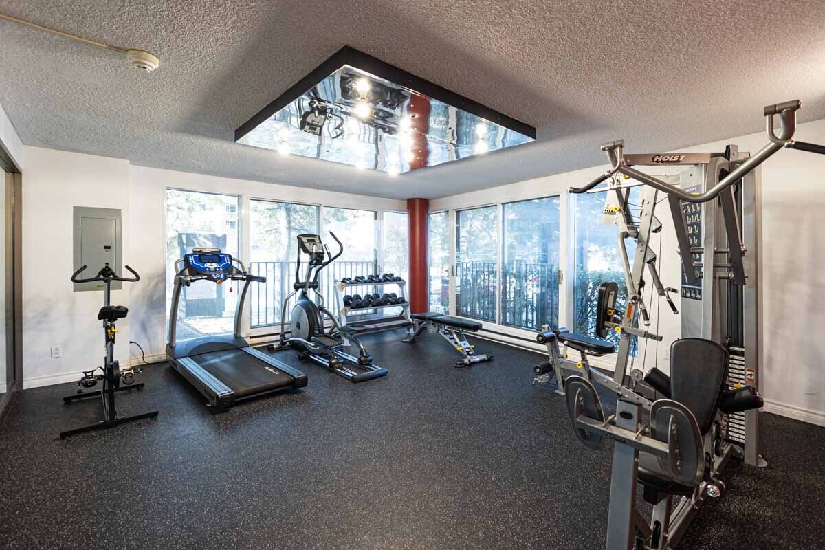Junior 1 Bedroom Available At 2500 Cavendish Blvd., Montreal - 2500 Cavendish Blvd., Montréal | 3275664