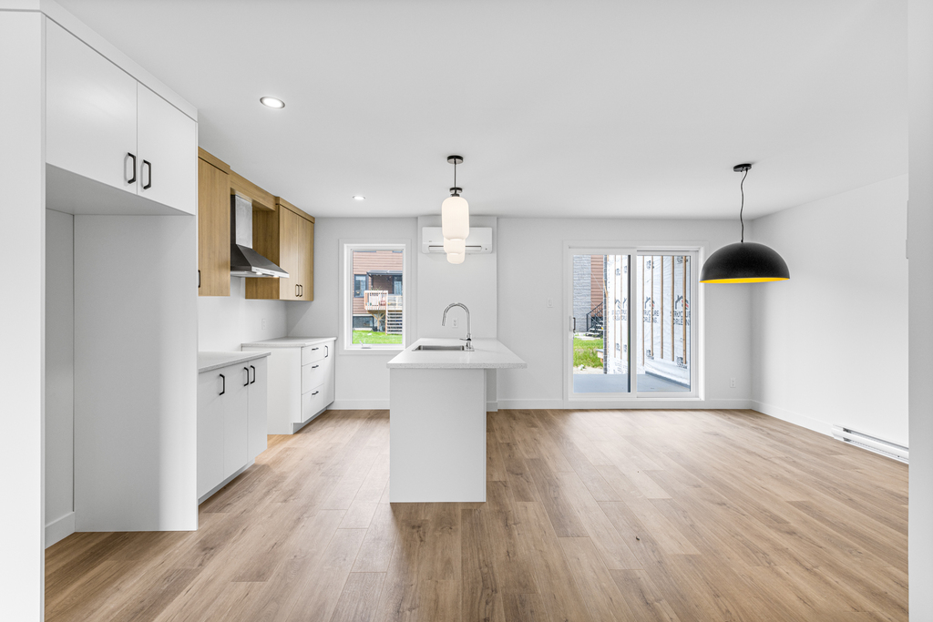 Superbe 4 ½ Sur 2 étages à Louer | 3268349
