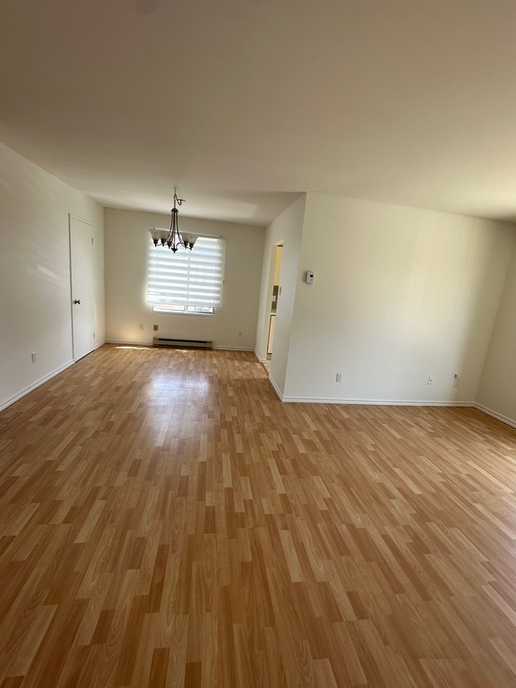 TRÈS BEAUX GRAND 4 1/2 BIEN SITUÉ | 3268361