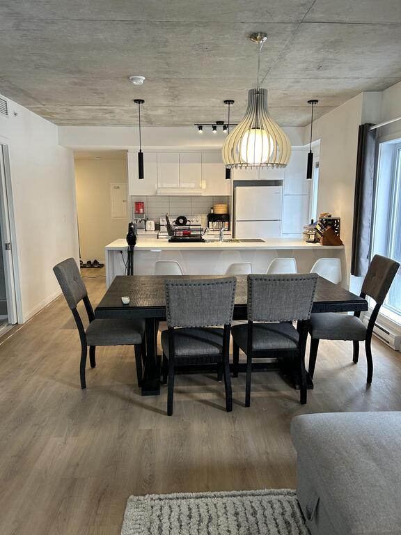 4 1/2 Semi-meublé 2 Stationnements! | 3276387