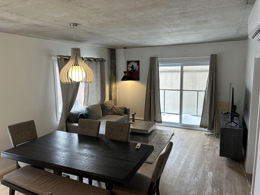 4 1/2 Semi-meublé 2 Stationnements! | 3276387