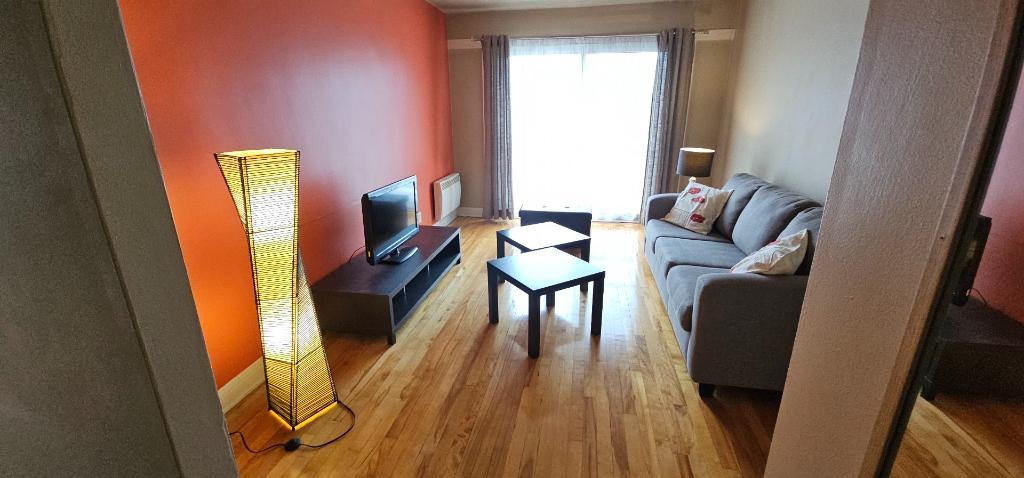 1er JUIN / Magnifique 4 1/2 meublé, ensoleillé - FACE MÉTRO VIAU | 3283625