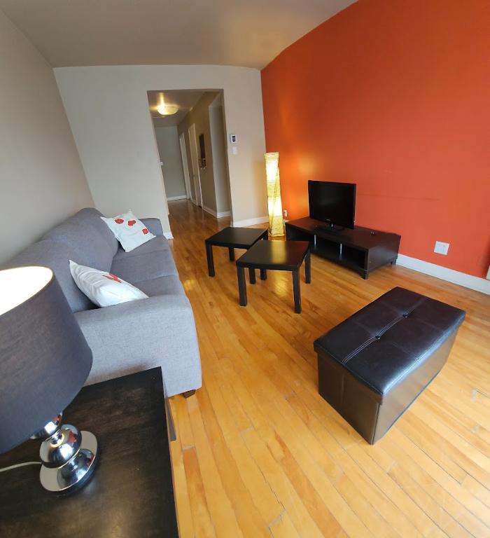 1er JUIN / Magnifique 4 1/2 meublé, ensoleillé - FACE MÉTRO VIAU | 3283625
