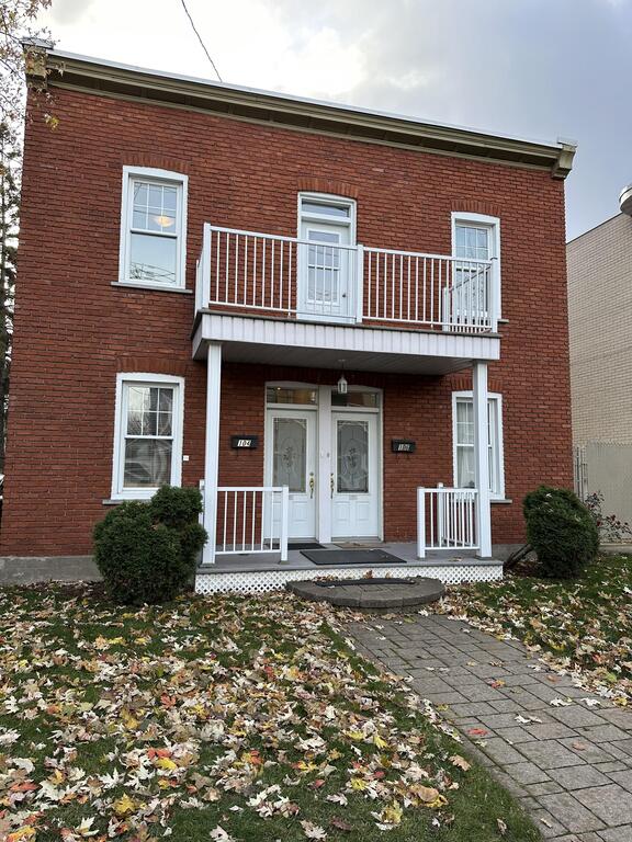 Beau 5 1/2 Rénové Avec Stationnement | 3277116