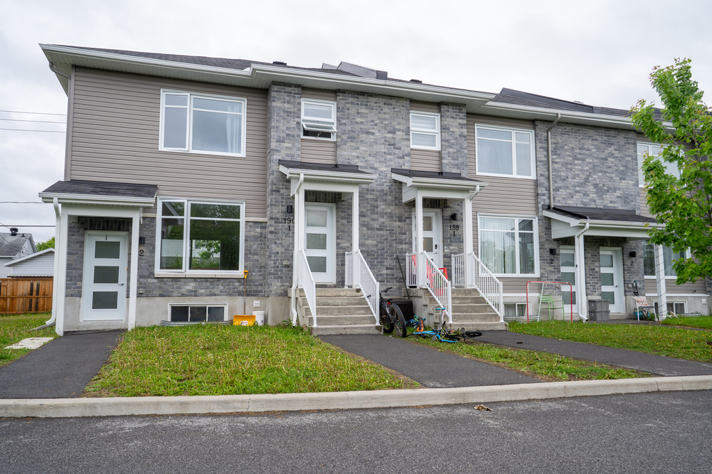 Grand 3 Chambres Sur 2 étages à Louer | 3269626