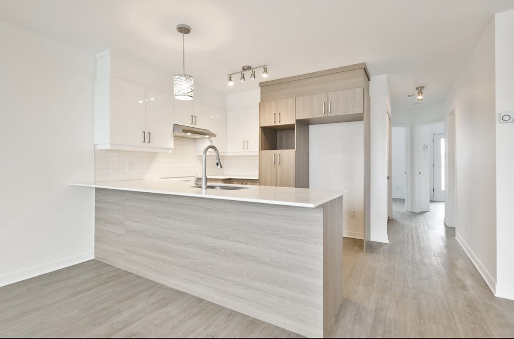 **Superbe 4 1/2- LAVAL (Ste Rose)** | 3269636