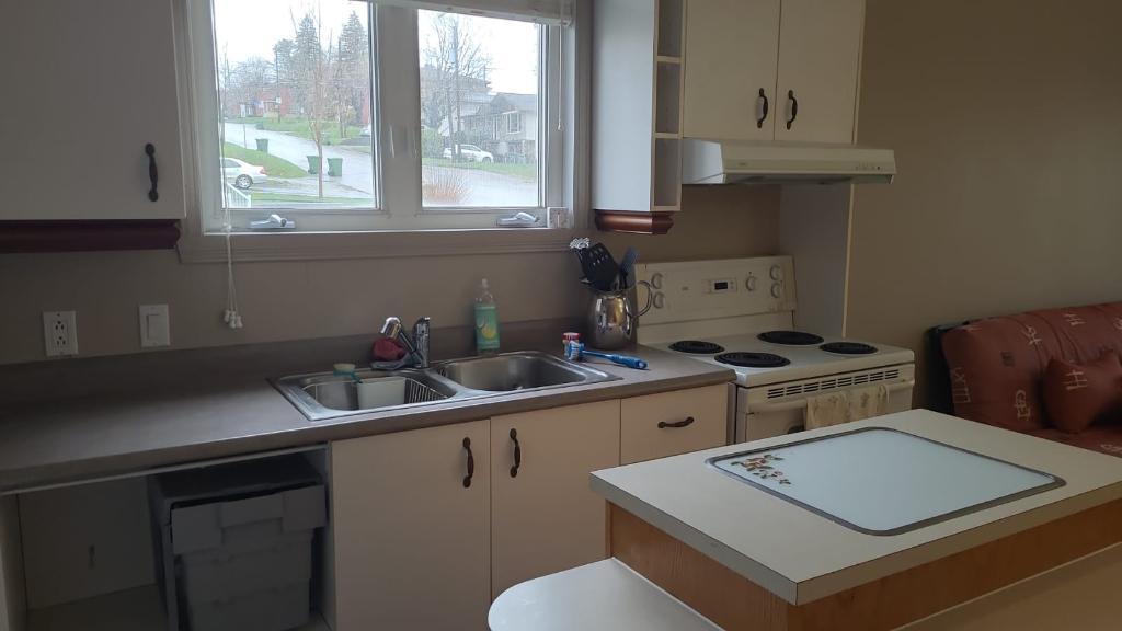 Logement 3 1/2, près université | 3279096