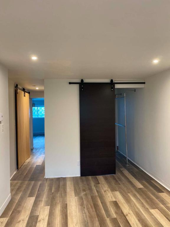 Grand 3 ½ rénové, lumineux, tout inclus - Emplacement de choix à St-Laurent | 3284330