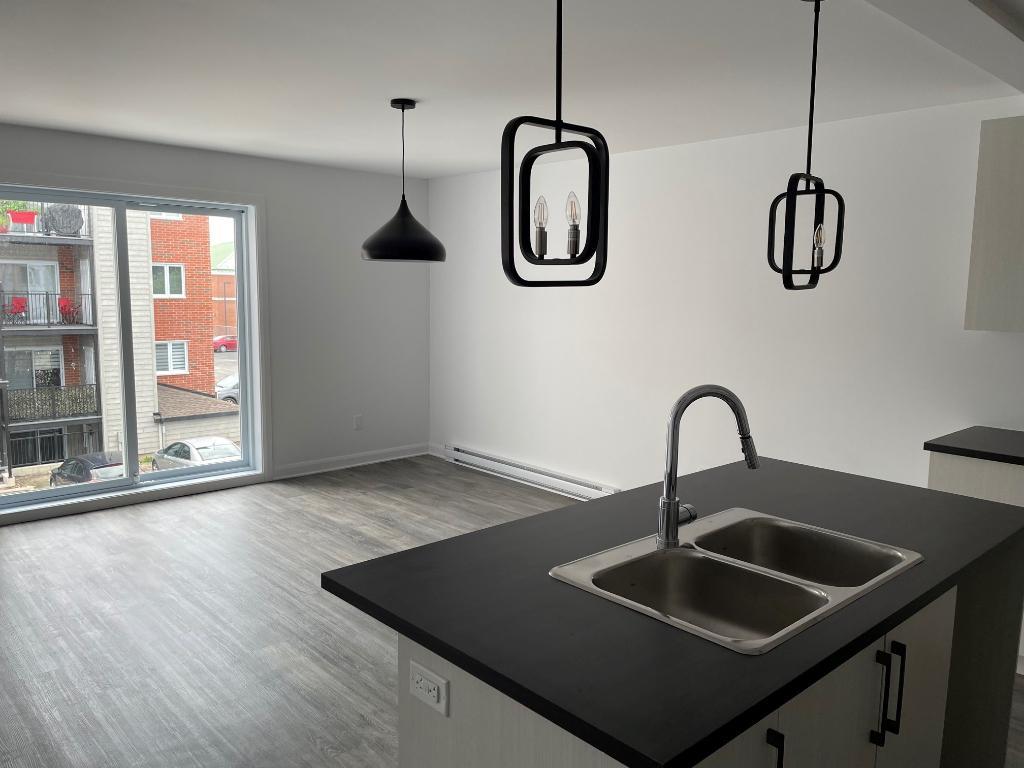 Superbe logement 4½ Moderne | Lumineux | Climatisation | 3284344