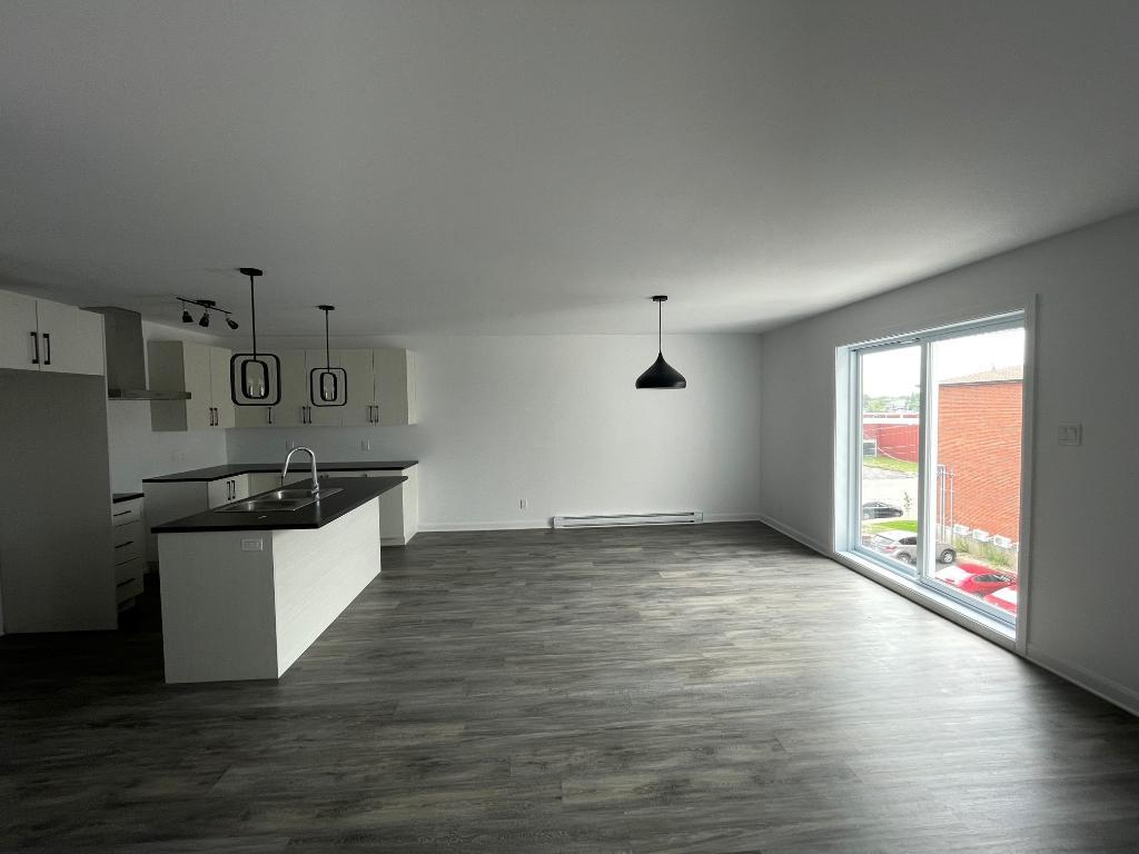 Superbe logement 4½ Moderne | Lumineux | Climatisation | 3284344