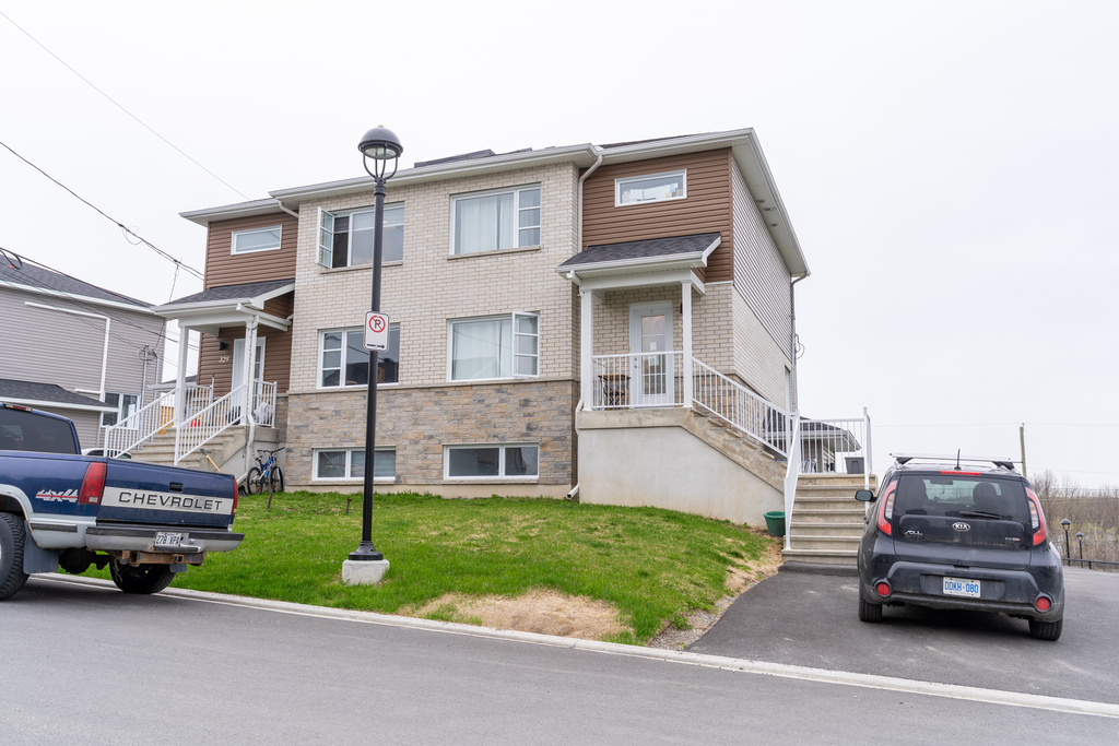 Grand 3 Chambres Sur 2 étages à Louer | 3270259