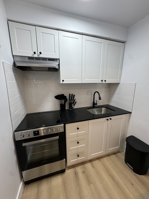 Studio Meublé – Ellendale Ave | 3277224
