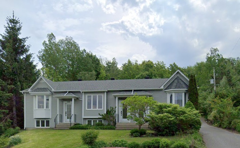 Grand 5 ½ Sur 2 étages – Accès Direct Au | 3270601