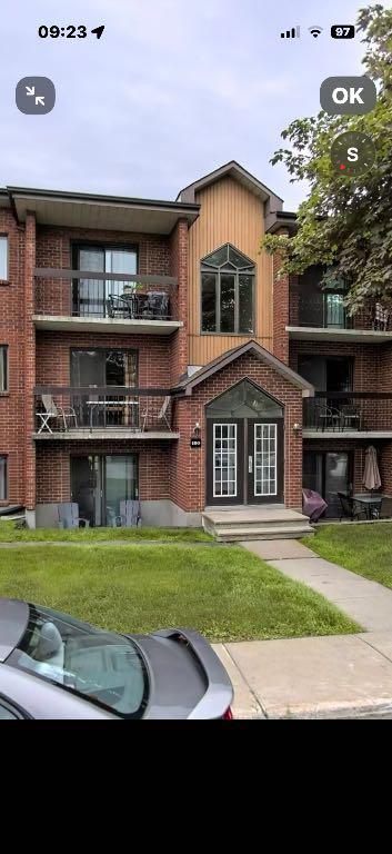 $975.00 4 1/2 niveau terrasse situé près des boul des Laurentides et du boul St-Martin O. | 3277470