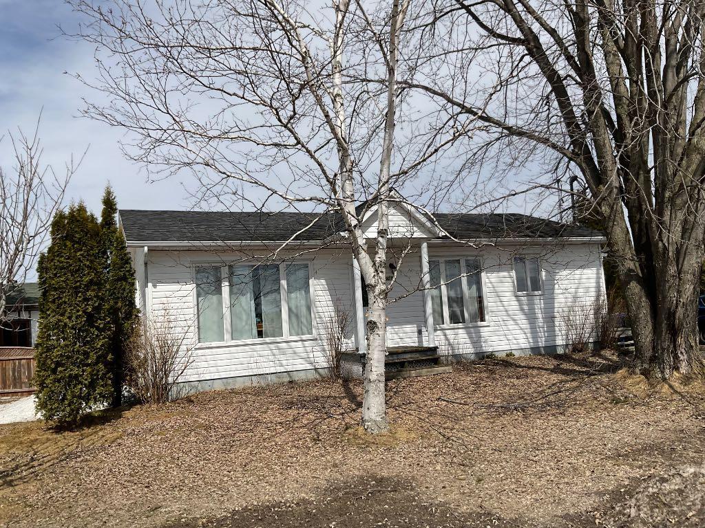 Maison à louer avec grand terrain et plusieurs dépendances | 3277570