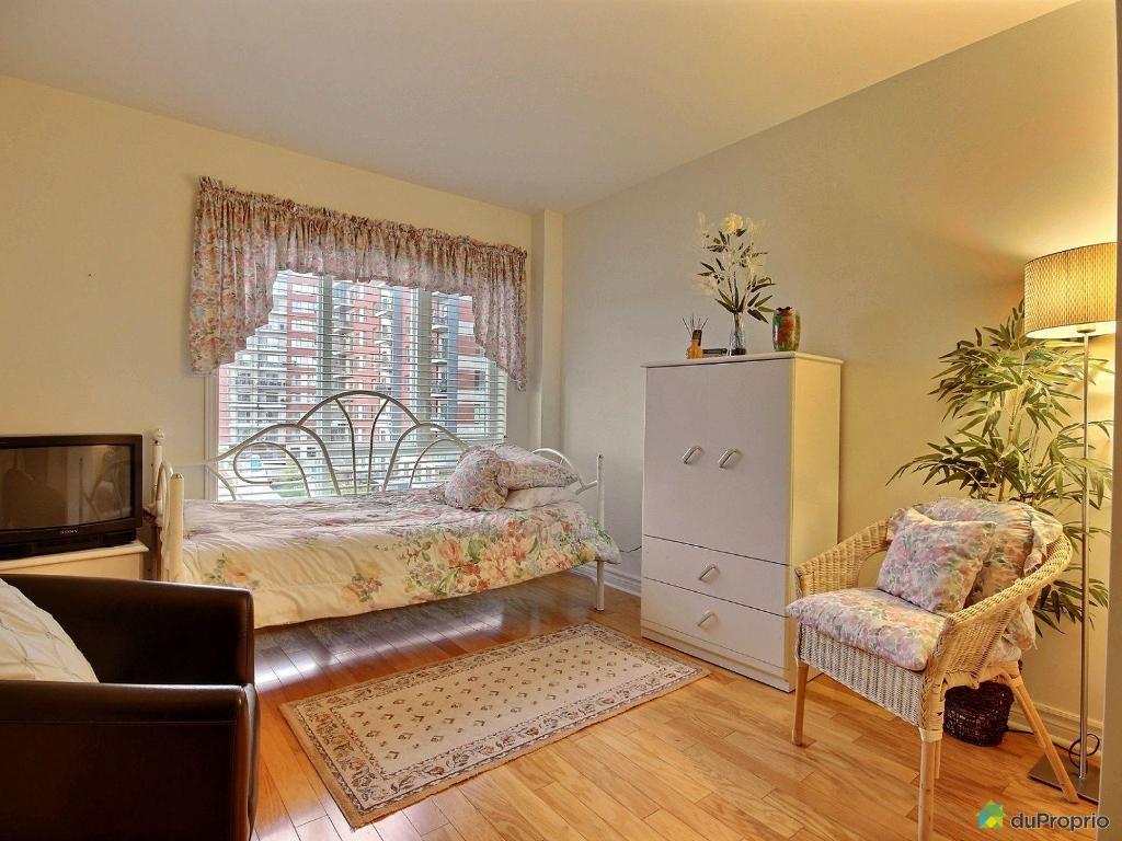 Spacieux Condo Urbania(3 chambres 2 salles de bains + PK Garage) | 3277618