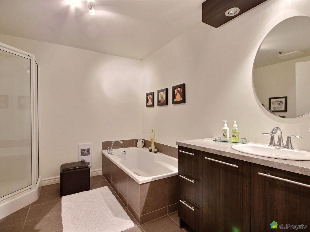 Spacieux Condo Urbania(3 chambres 2 salles de bains + PK Garage) | 3277618