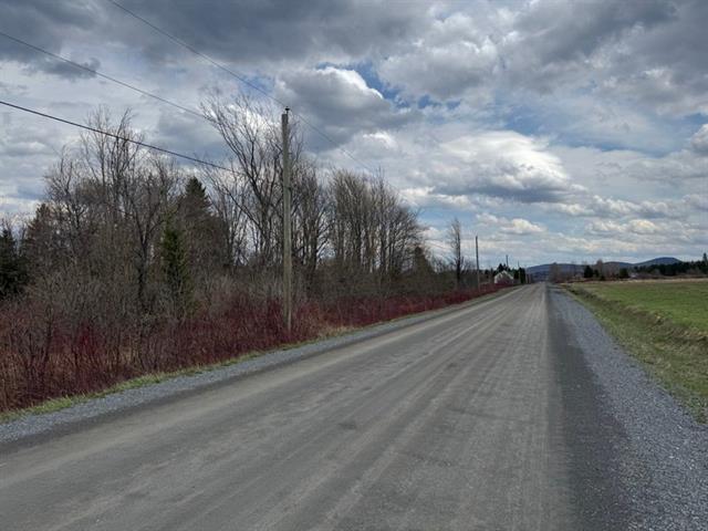St-Sébastien, Estrie. Belle terre à bois de 134 acres avec chemin forestier, boisé mixte et ruisseau. Accessible l’hiver, Hydro et excellent secteur d | 3279193