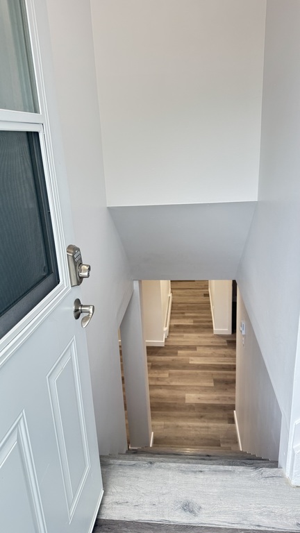 Trés Beau 4 1/2 Rénové Au Demi Sous-sol | 3271067