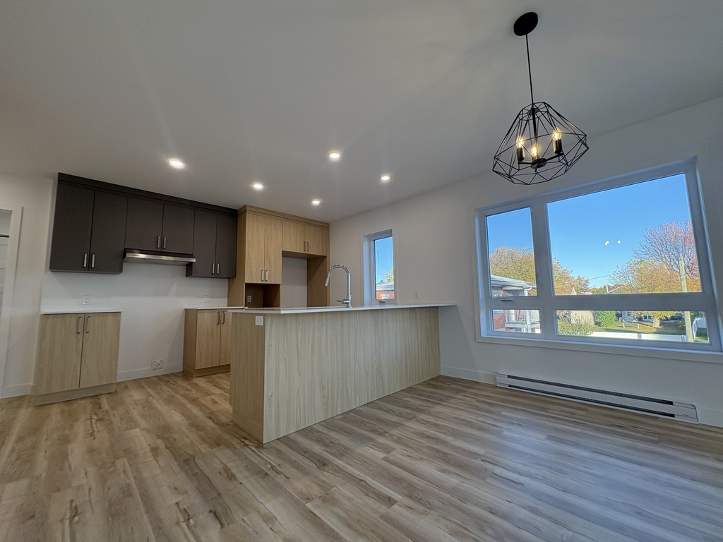 5 1/2 Acton Vale | 3271529