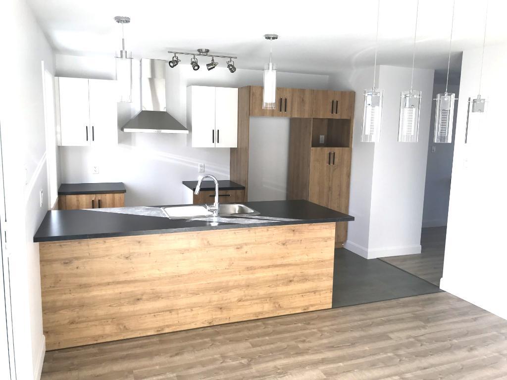 Superbe 5 ½ style CONDO (2019) à Farnham – Thermopompe & 2 Stationnements | 3278762