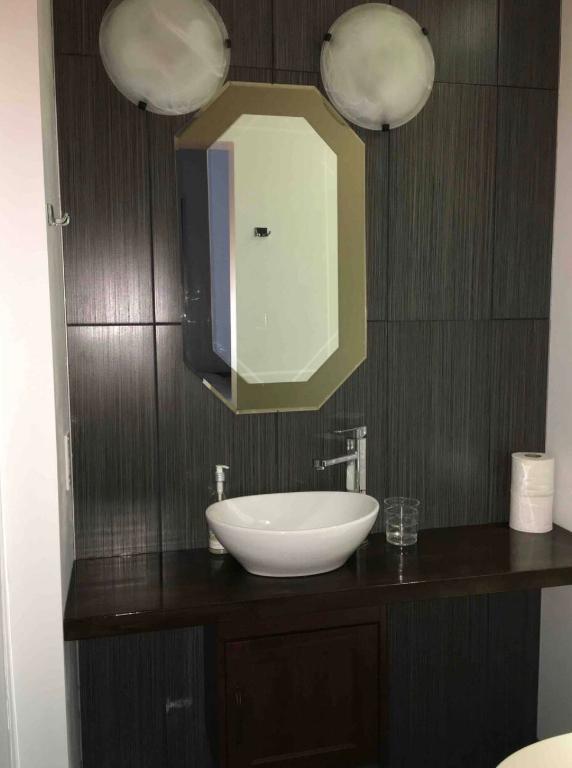 Appartement 3 chambres a coucher plus 3 salles de bain, cuisine, cour | 3278769