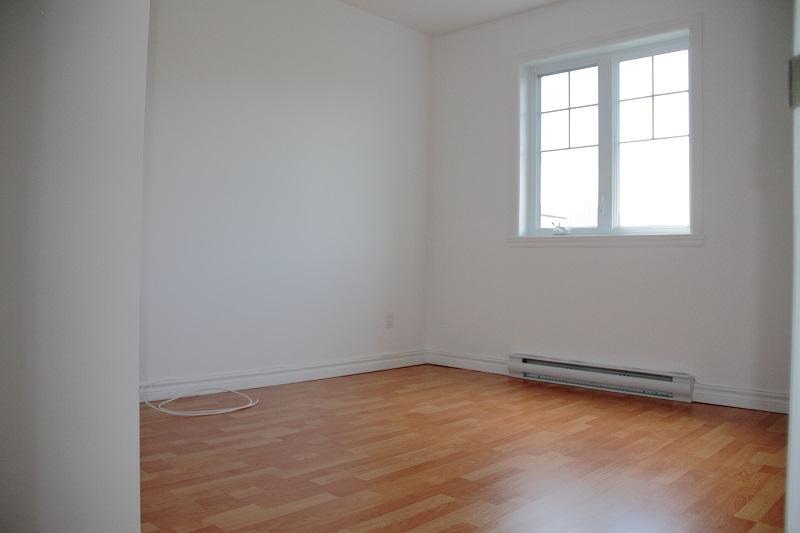 Grand 4-1/2 à Sainte-Martine, Quebec | 3279298