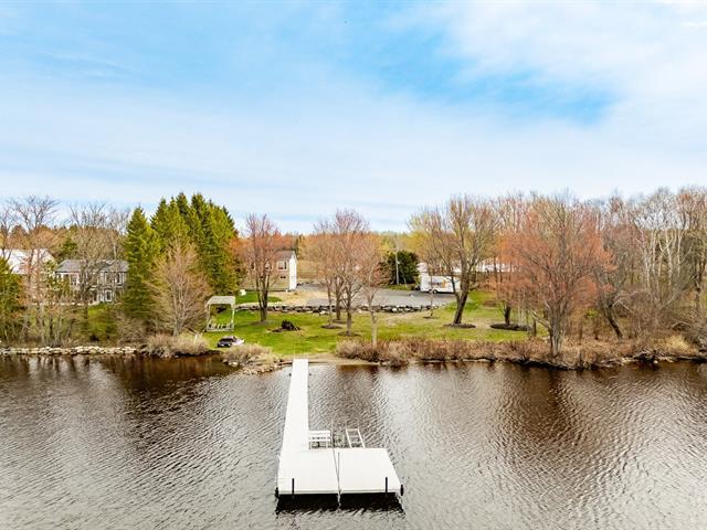 Lac Aylmer, Stratford en Estrie. Rareté! Terrain aménagé, prêt à construire de 50 080 pi². Offre environ 200 pi de rivage avec fond de sable fin. | 3281066