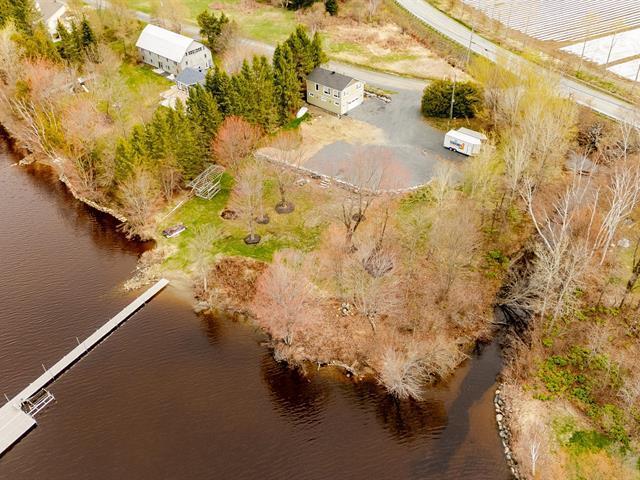 Lac Aylmer, Stratford en Estrie. Rareté! Terrain aménagé, prêt à construire de 50 080 pi². Offre environ 200 pi de rivage avec fond de sable fin. | 3281066