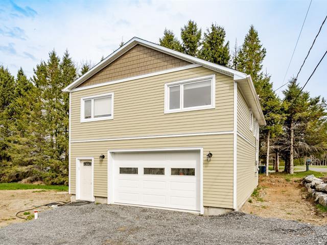 Lac Aylmer, Stratford en Estrie. Rareté! Terrain aménagé, prêt à construire de 50 080 pi². Offre environ 200 pi de rivage avec fond de sable fin. | 3281066