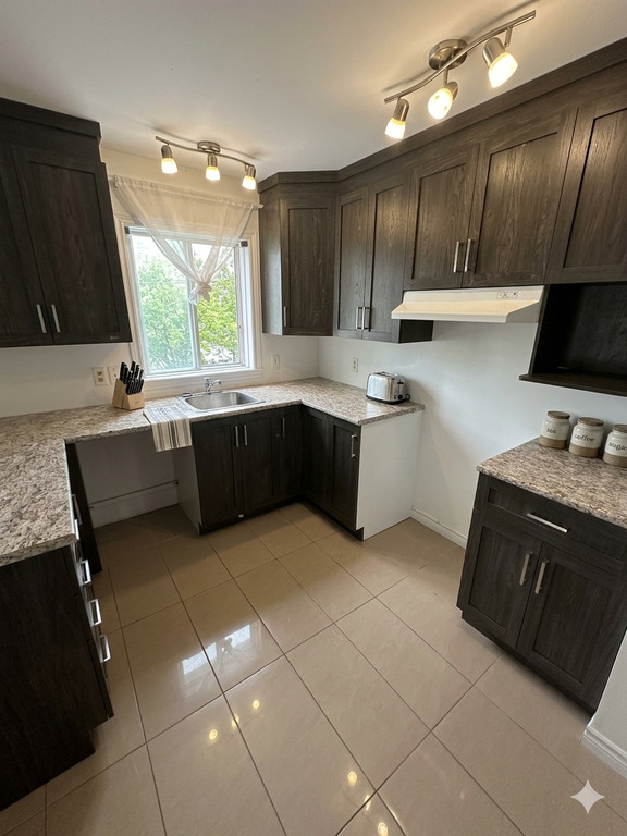 51/2 Dans Un Quartier Tranquille | 3272679