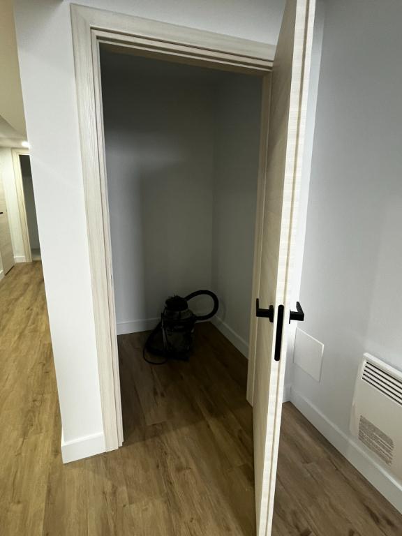Beau 3 ½ neuf, ensoleillé au demi sous-sol avec entrée privée. Laval (St-Francois) | 3279966