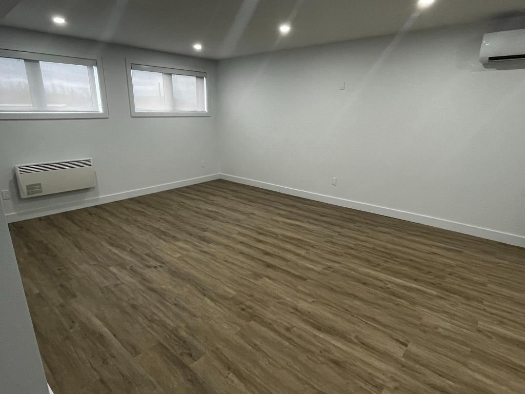 Beau 3 ½ neuf, ensoleillé au demi sous-sol avec entrée privée. Laval (St-Francois) | 3279966