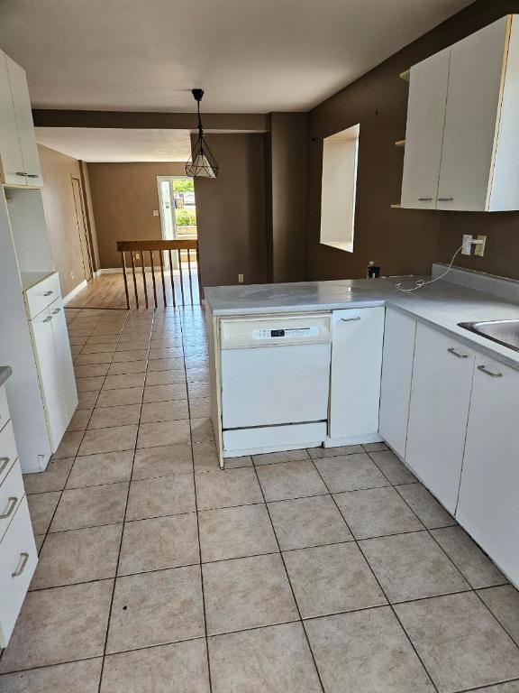 Un grand lumineux 4 1/2 sur un triplex à louer | 3279978