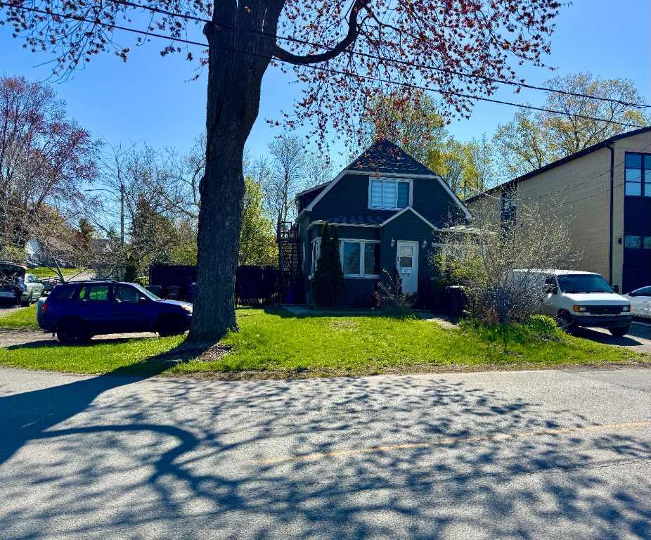 4 ½ lumineux à Châteauguay – Jardin privatif, rivière et stationnement inclus | 3279993