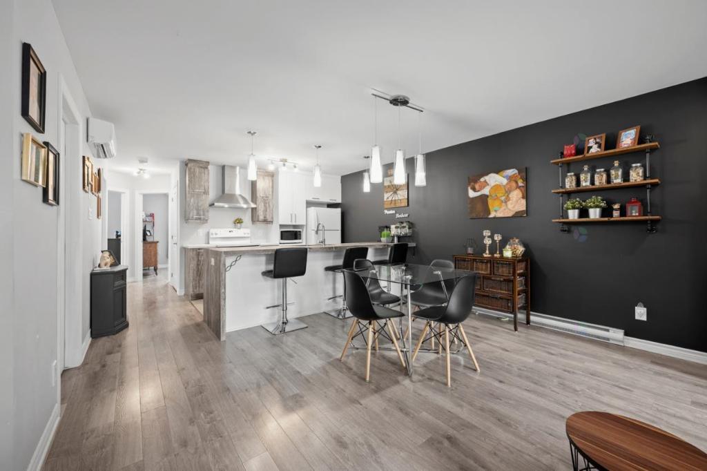 🏡 CONDO lumineux, moderne et spacieux 5 ½ (3 chambres fermées) | 3279995