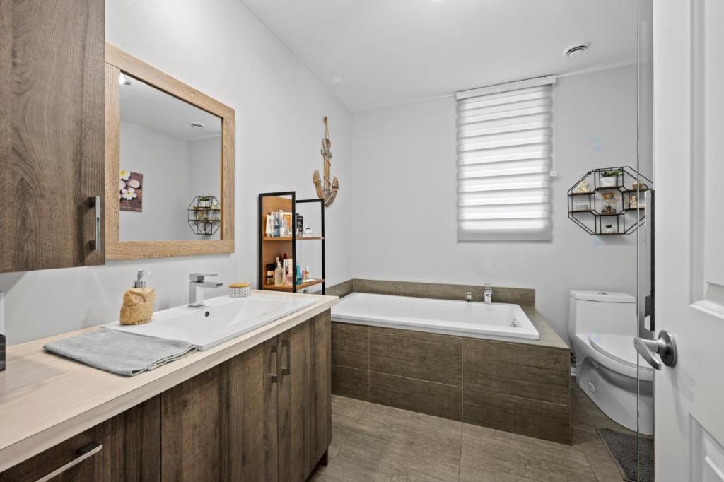 🏡 CONDO lumineux, moderne et spacieux 5 ½ (3 chambres fermées) | 3279995