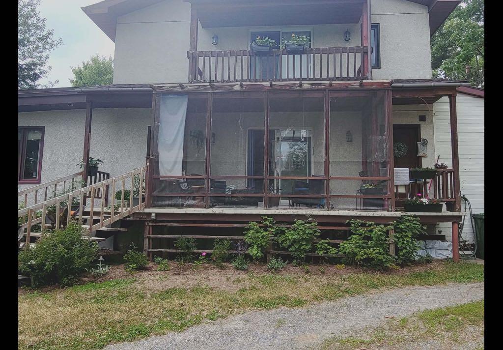 Bachelor dans maison bigénération | 3279999
