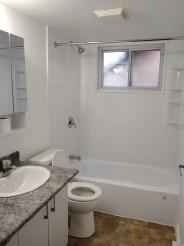 Montréal 5 et demi, 3 chambres, stationement et garage plus cour priver. | 3282535
