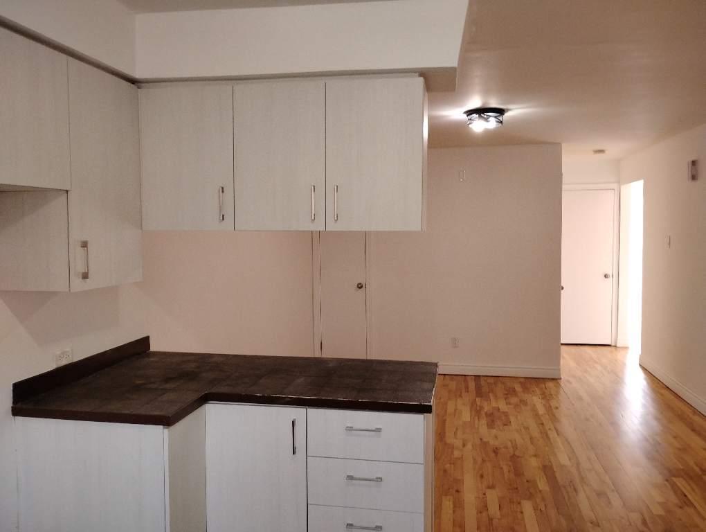 Montréal 5 et demi, 3 chambres, stationement et garage plus cour priver. | 3282535
