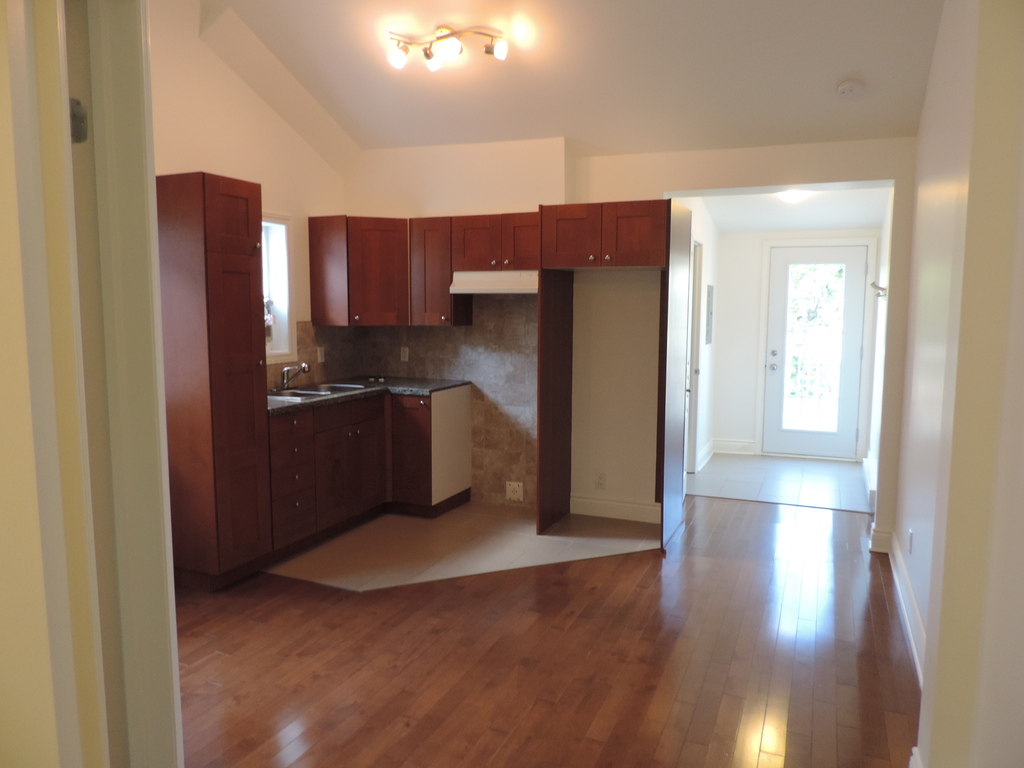 3 1/2 Libre, Haut De Triplex, Moderne | 3272937