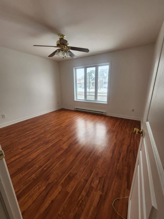 Grand 4 ½ style condo fraichement peinturé Boulevard Iberville, Repentigny (Lanaudière) | 3279160