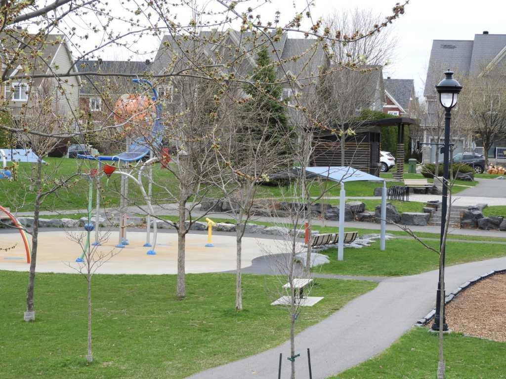 SUPER 5 1/2 GARE DE MONT ST-HILAIRE,VUE PANORAMIQUE DU PARC | 3281013