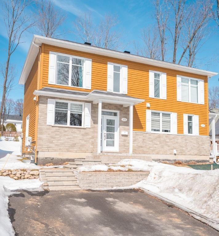 Maison jumelé à louer 3 chambres et salle familiale | 3281020