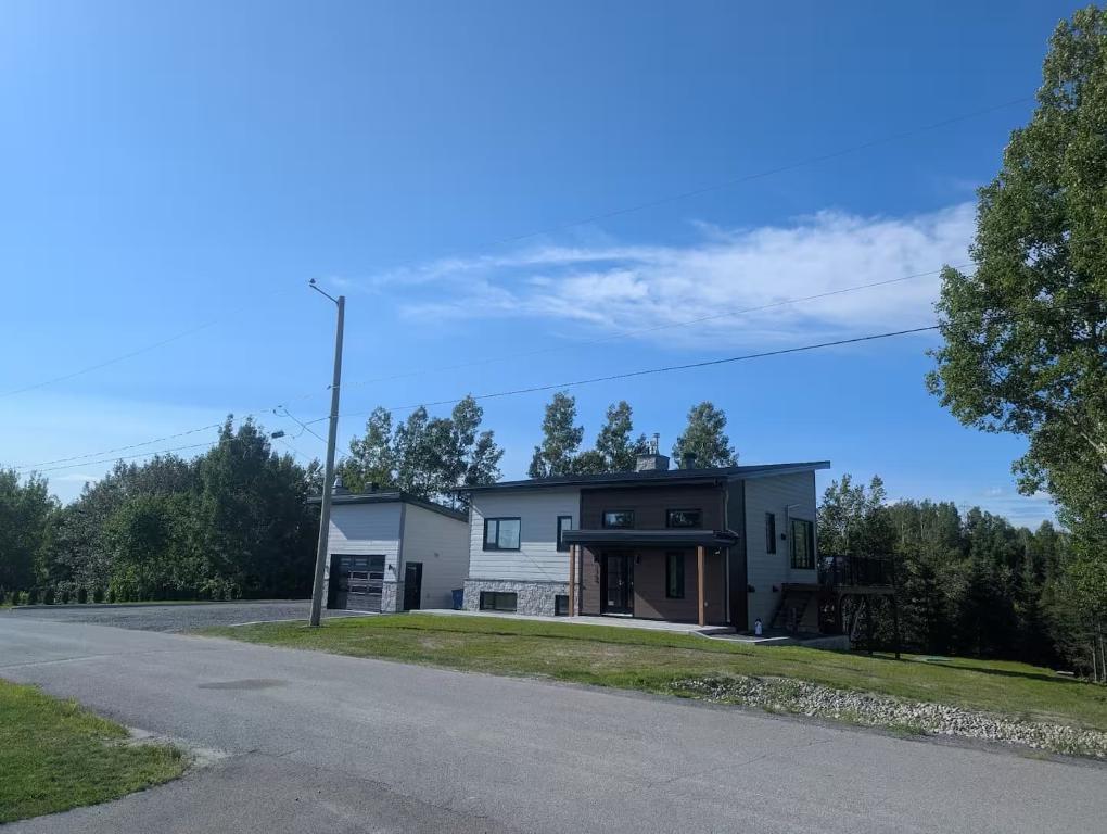 Manson neuve meublée et équipé à louer | 3277421